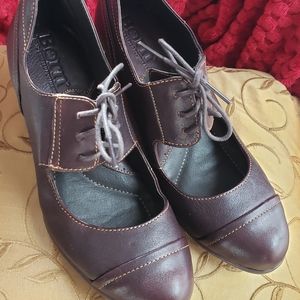 Born brown maryjane style leather shoes NWT